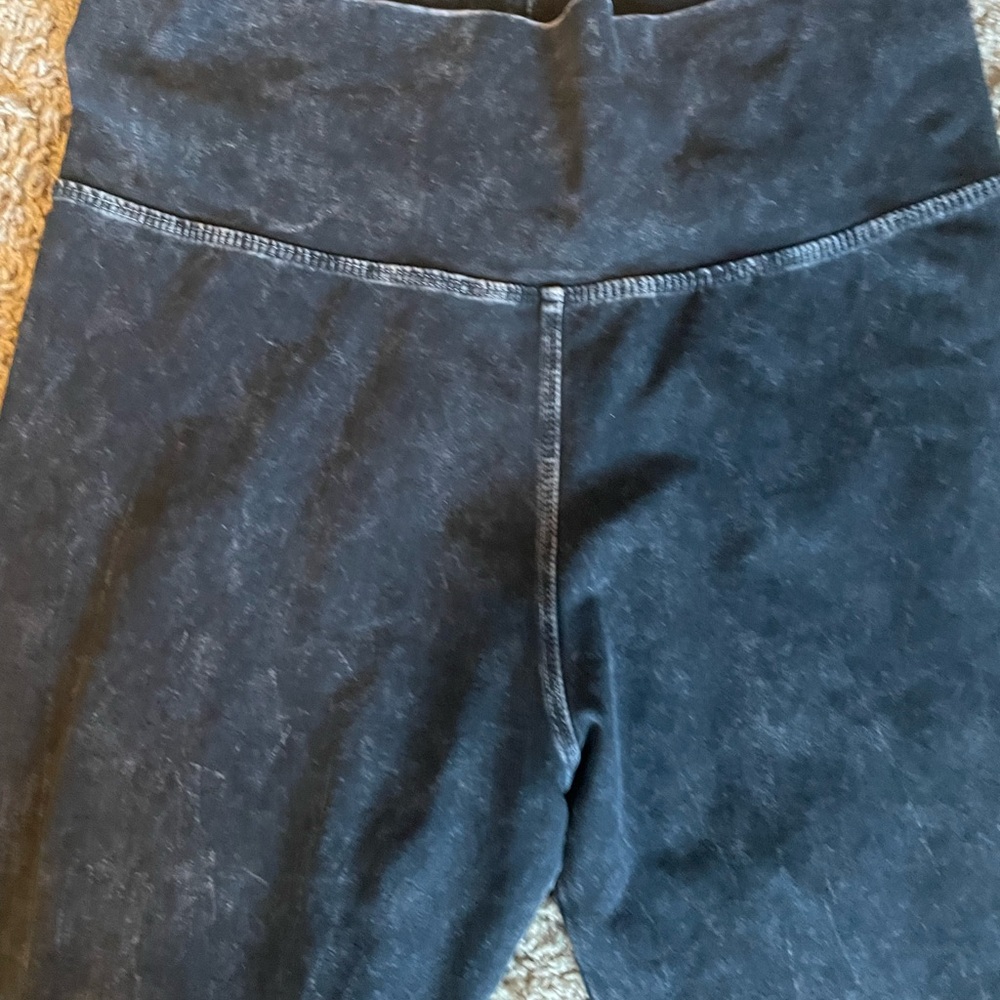 T-Party Mineral Wash Brown SZ L in gently used condition - Picture 4 of 4